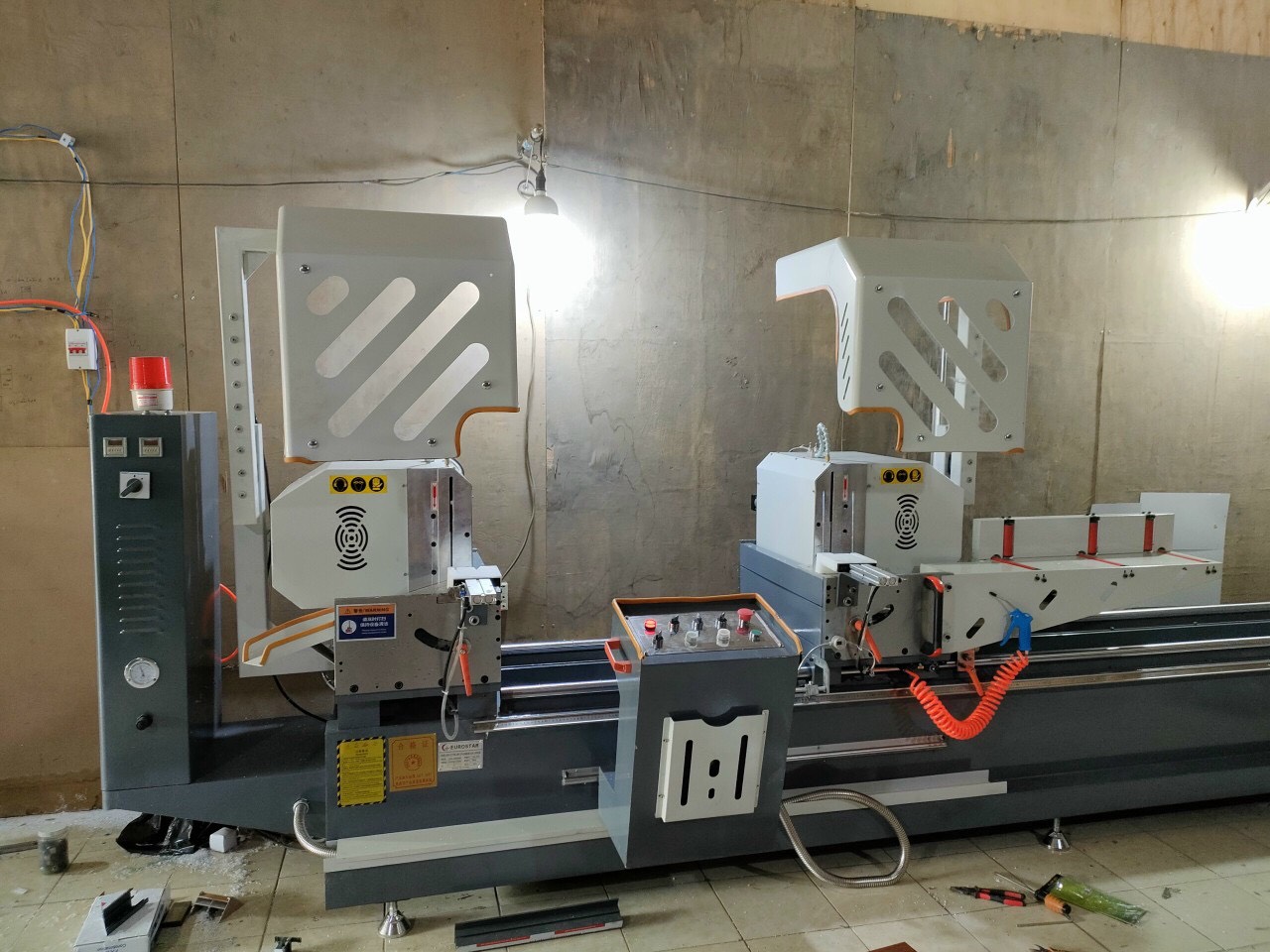máy cắt nhôm 2 đầu 08