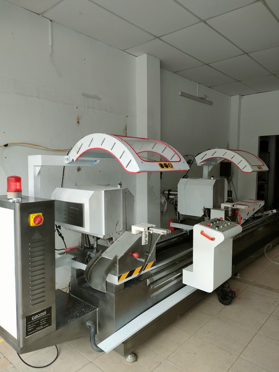 máy cắt nhôm 08